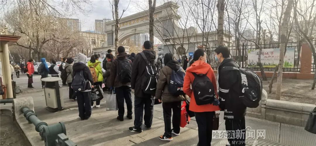 4月7日,是哈尔滨市高中毕业班复课的日子.