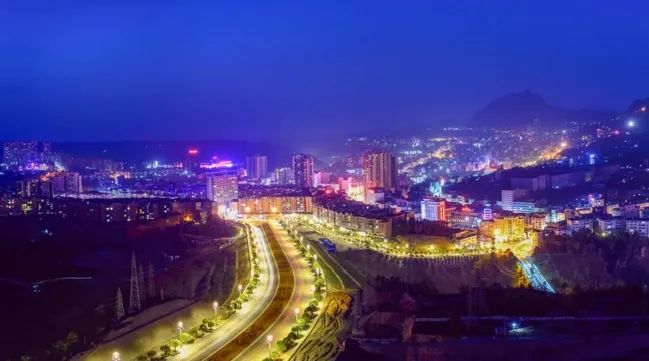 云南镇雄:打造区域中心城市 推动经济社会发展