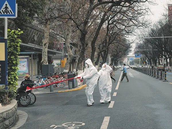 整整封闭76天,从雨雪霏霏到春暖花开,武汉开始苏醒,恢复往日生机.