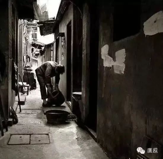 倒马桶老上海一道独特的风景线