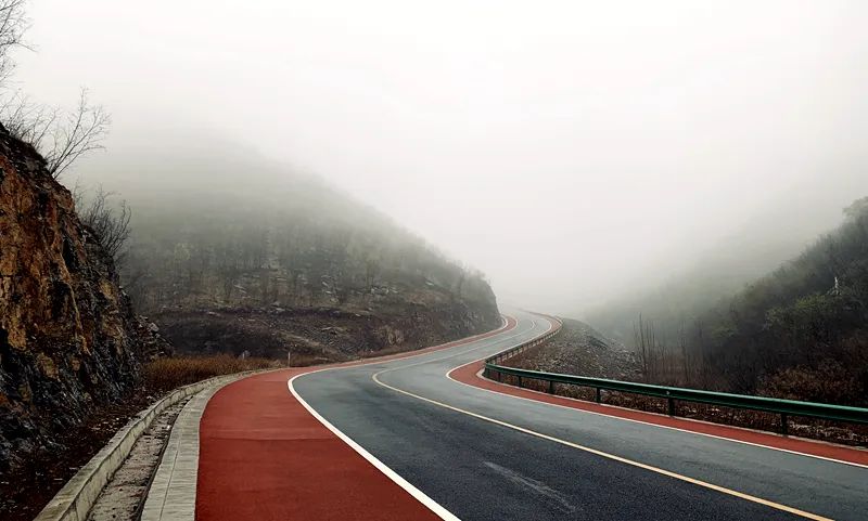 你见过吗?雨中的井陉太行天路,让人无法抗拒!