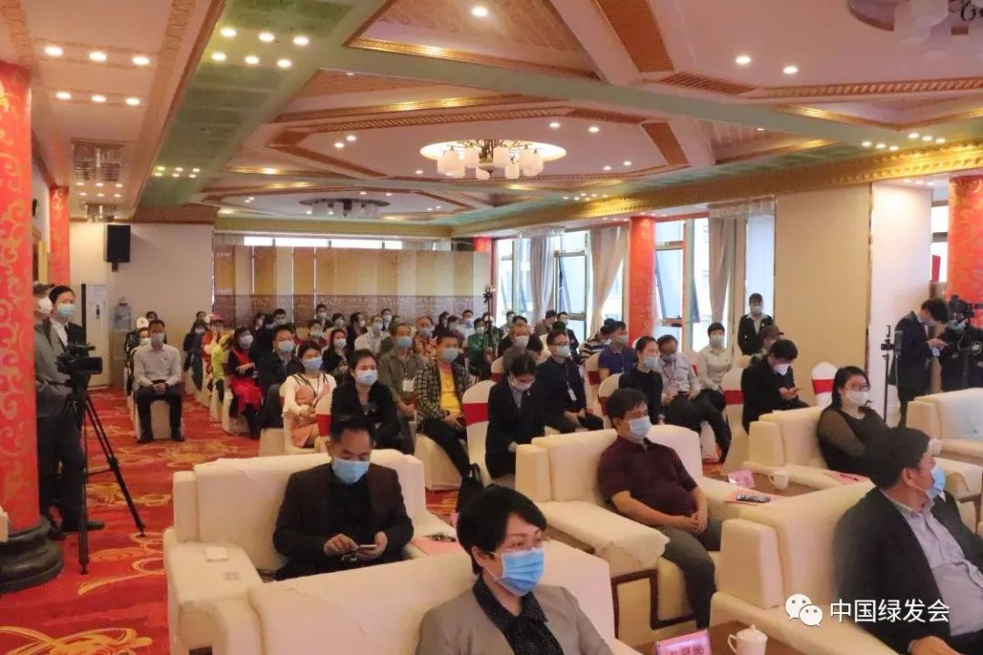 学会副理事长兼秘书长马树恒,广西贵港市科学技术协会副主席庞绍贵