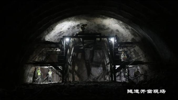 已经开凿到了离尽头不足百米的位置望海石隧道左洞长2145米的也是最后