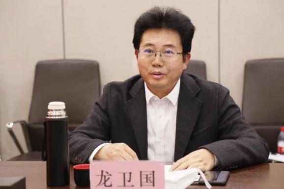 龙卫国会见中建新疆建工党委书记董事长徐爱杰