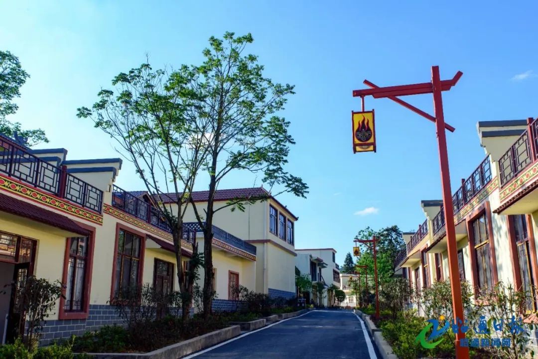 昭通镇雄芒部镇松林村"彝家小镇"换新颜