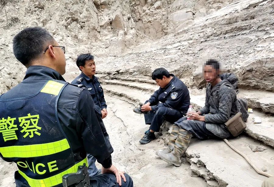 云南丽江警方  4月15日下午,宁蒗县拉伯乡拉伯村委会新庄村民小组村民