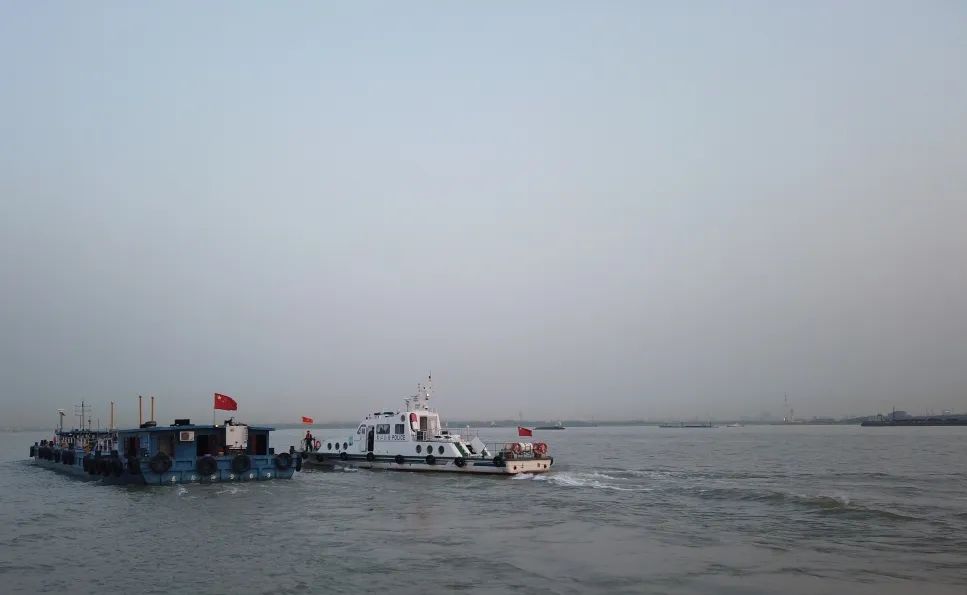长江航运公安局上海分局开展"内河船舶从事海上运输"专项整治行动