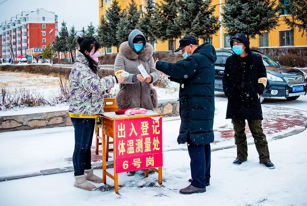 致敬抗疫无名英雄温暖的守护献给疫情前沿的工作者