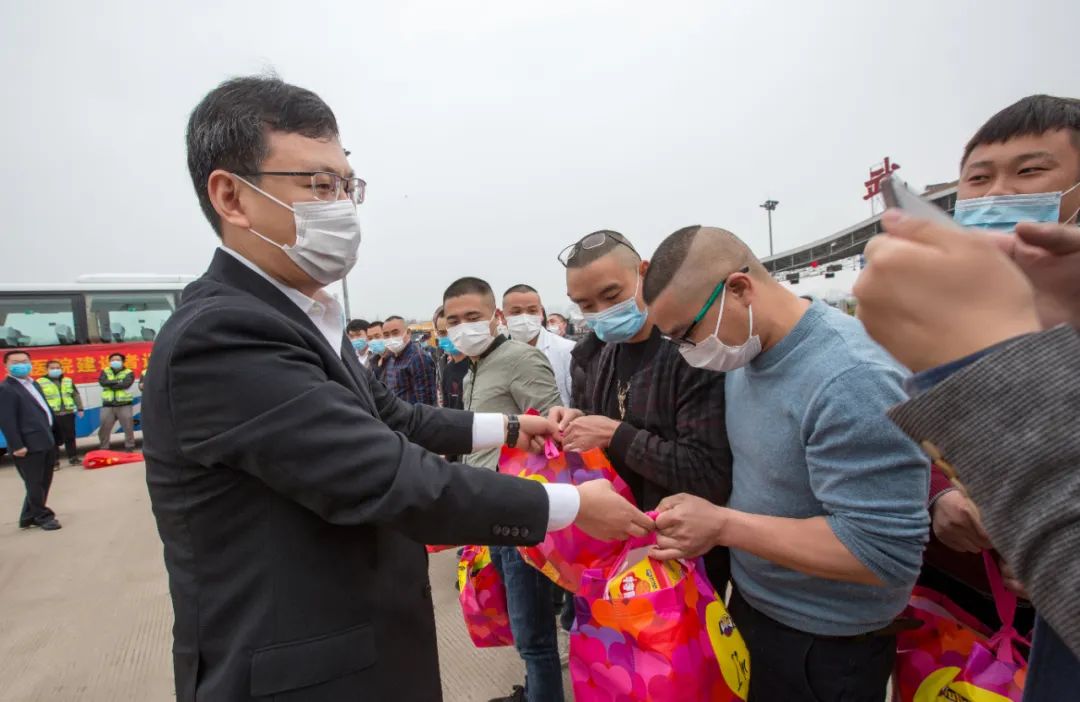 "用它记录这段拼命的经历,中建三局党委书记,董事长陈文健说:必将