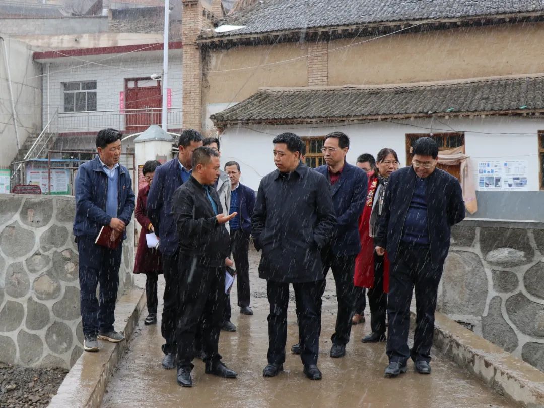 定西市中级人民法院 在与乡,村干部座谈时,李小宁传达了市委书记