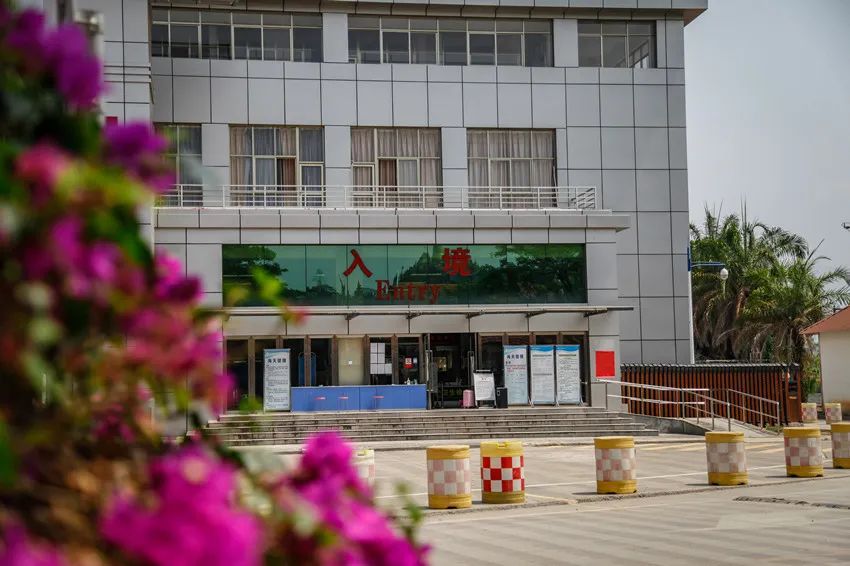 【4】中国打洛口岸入境通道 人民网 薛丹 摄