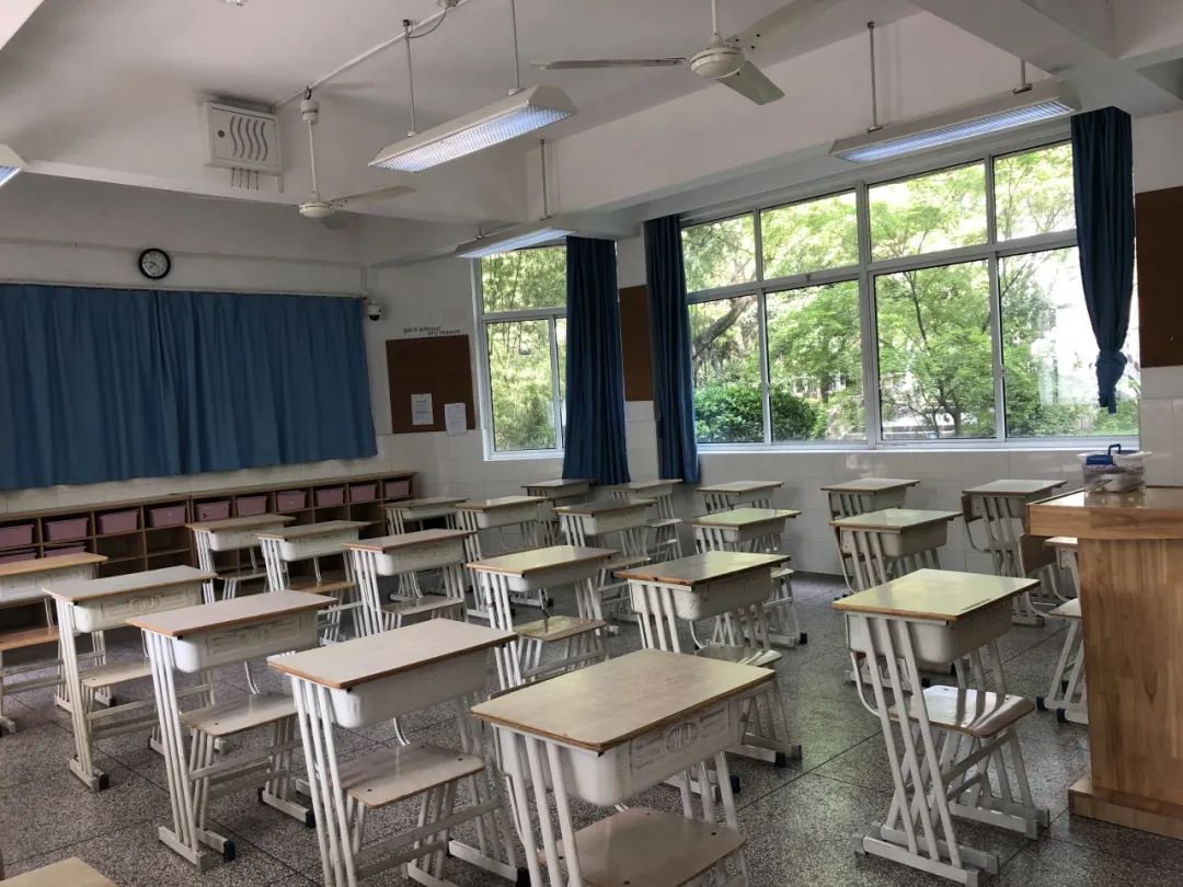 吴淞中学教室宝山实验学校的班级防疫应急箱5.