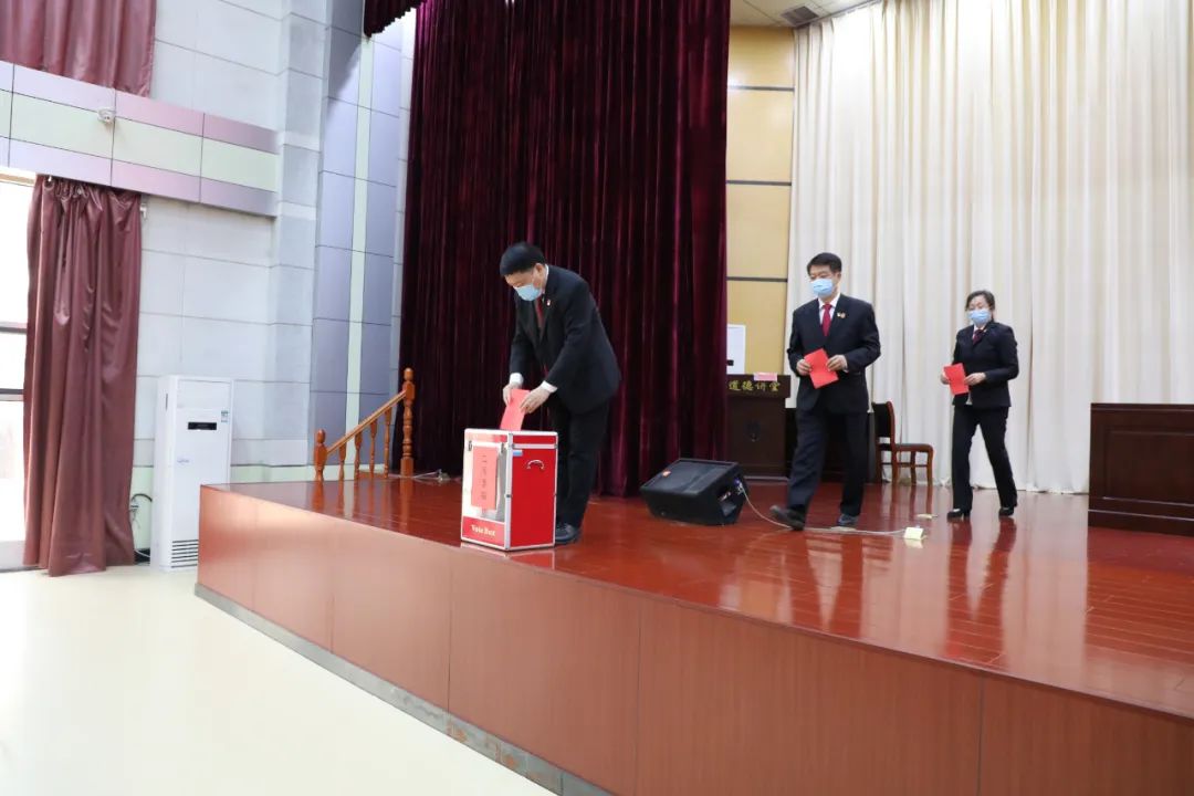 会议由党组副书记,副院长王俊杰同志主持.