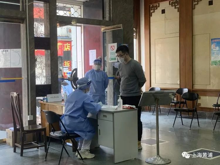 整个过程约十分钟!黄浦区核酸检测点日个人核酸检测逾30例