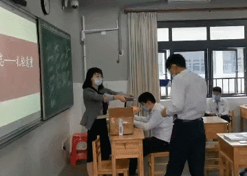 有的老师,同学说: 