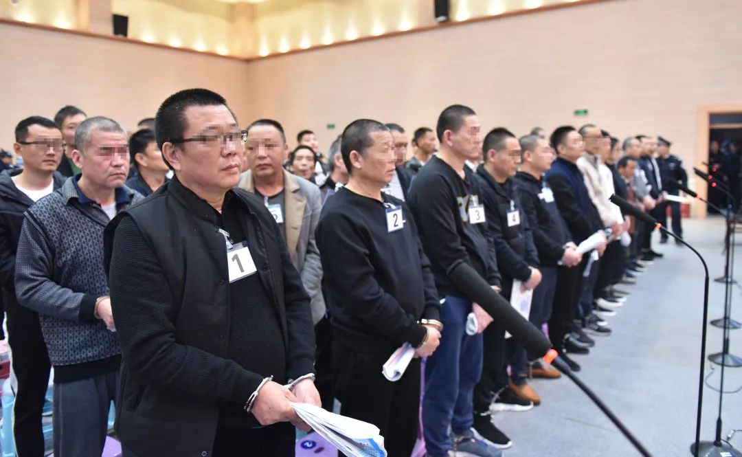 活该许昌一黑老大一审获无期徒刑涉黑团伙52人获刑