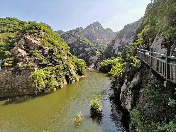 地址:密云区和怀柔区交界处 图片来源:黑龙潭景区 黑龙潭是山溪在