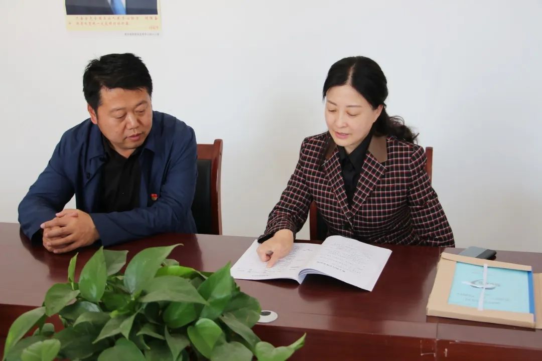 南乐县法院代院长李凌燕到梁村乡宋庄申庄调研脱贫攻坚工作