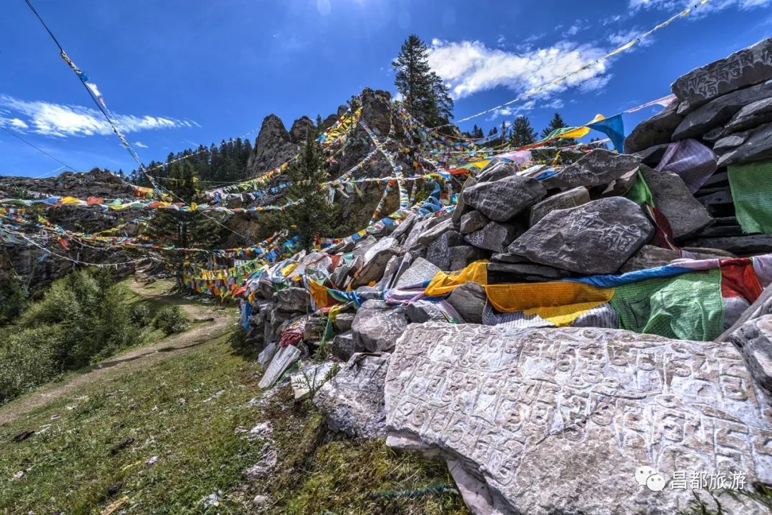 西藏昌都 巍峨,神秘是它的代名词—生钦朗扎神山