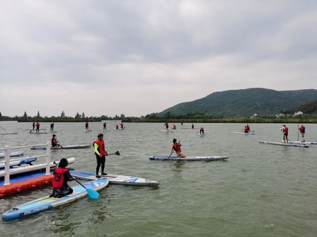 海盐旅游再添新项目!"水上桨板"亮相南北湖!