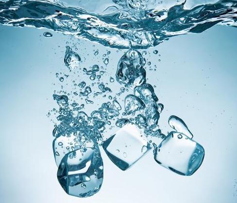 100度开水和0度的冰水混合后会是几度?