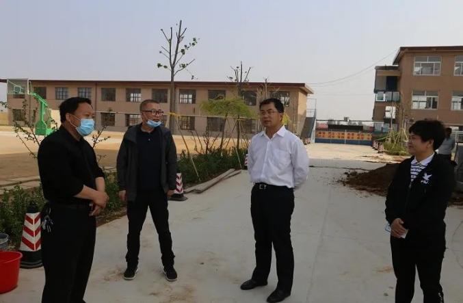 5月2日,区委副书记,区长付顺义,副区长王佐琴到抚宁区职业教育中心