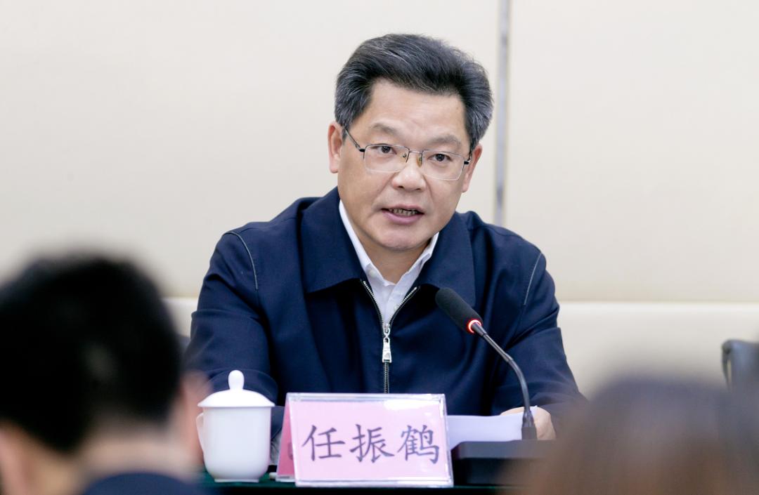 省委副秘书长,省委党建办主任尹卫东出席会议,省委组织部副部长郑跃奇