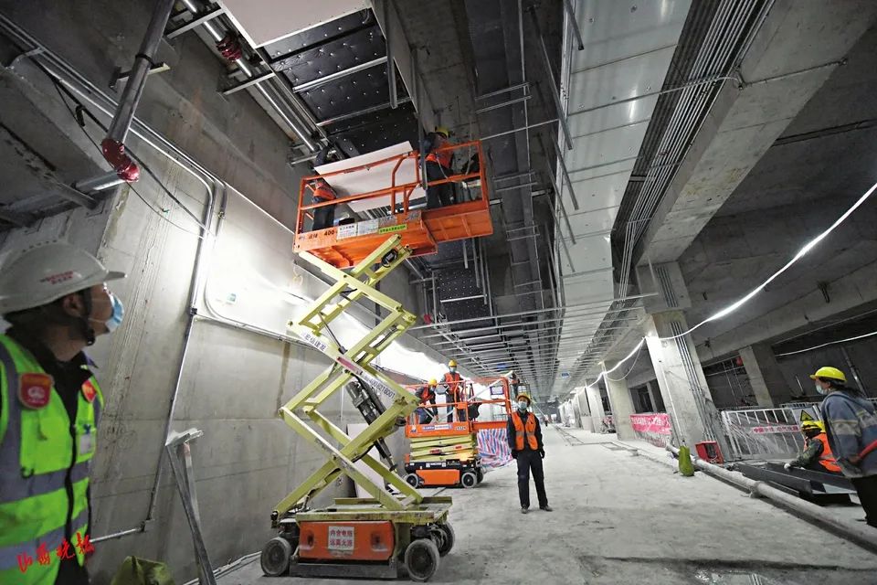 太原地铁2号线晋阳街站站台施工现场.