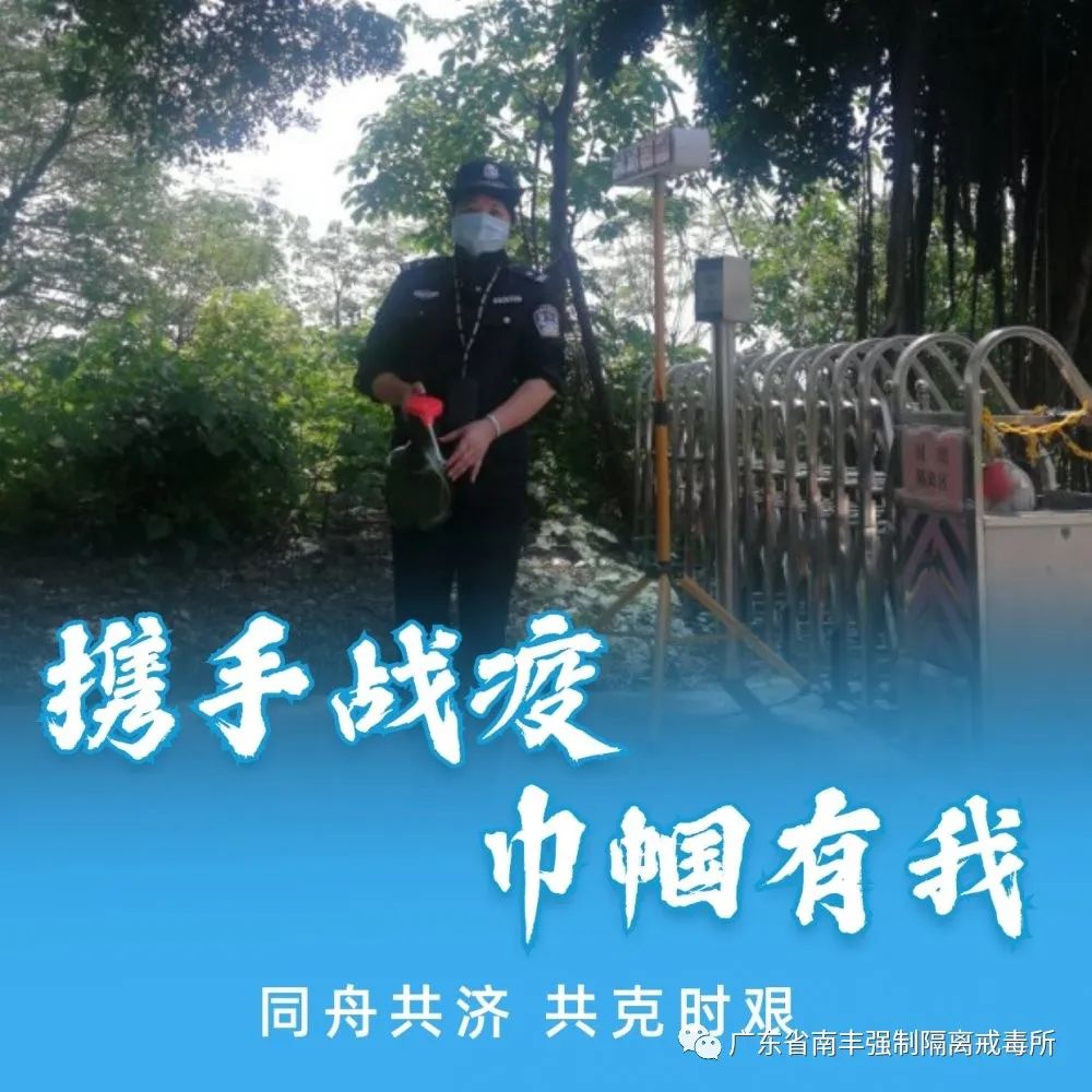 女警韦珍在哨卡执勤中,一丝不苟地落实好疫情防控各项要求.