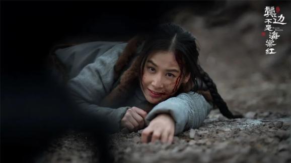 《鬓边不是海棠红》：乱世里的情与义