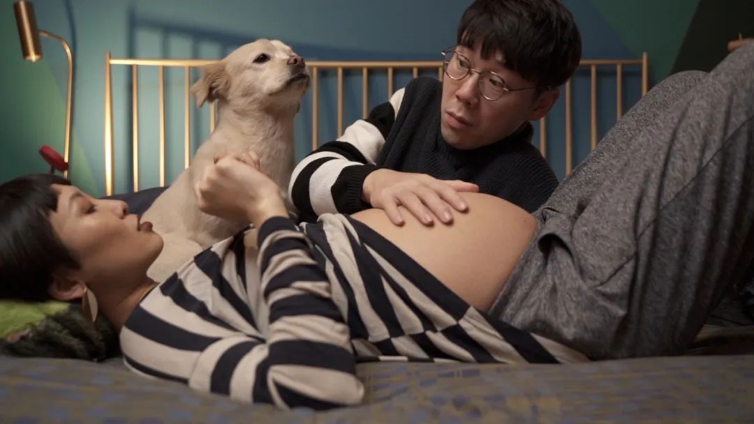 把生娃视频放上网，一个女权博主的硬核生育