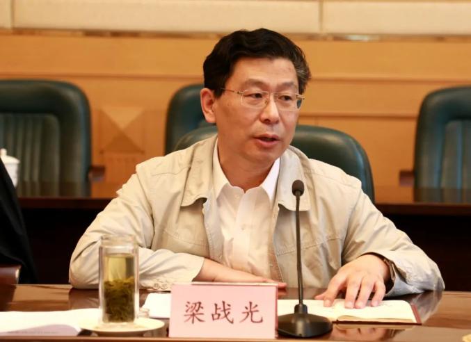 省委政法委副书记,省法学会党组成员,副会长梁战光出席座谈会并讲话