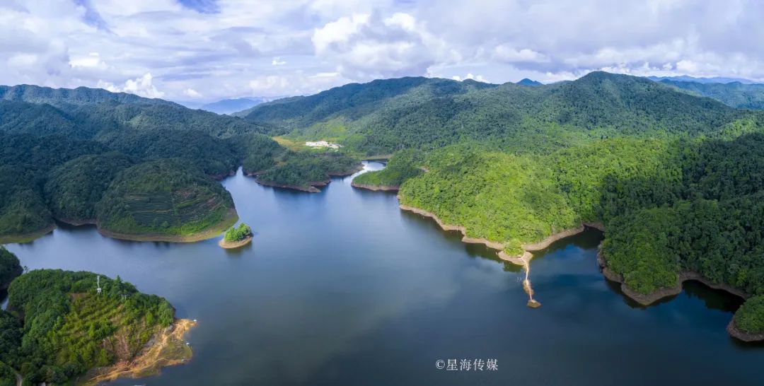 景东县杜鹃湖(摄于2018年)