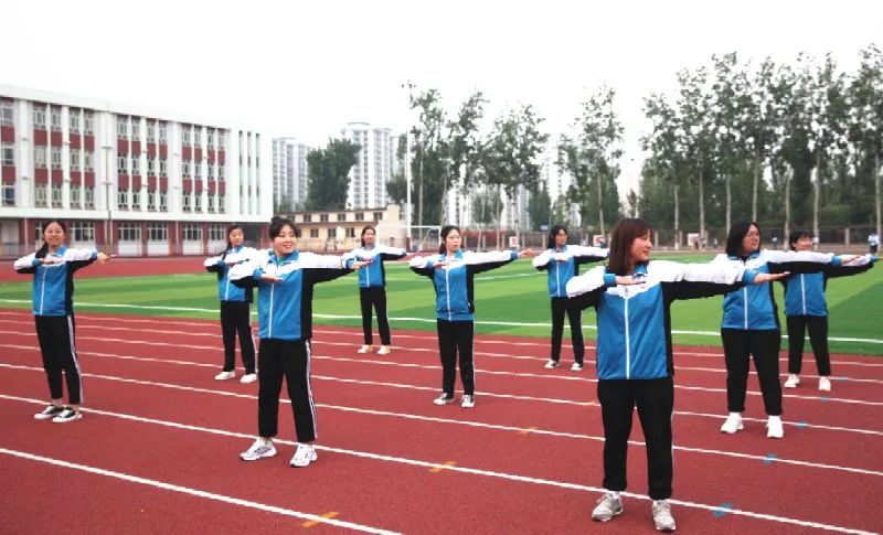 玉田职教中心  活动中,我校德育处向同学们发出了"让我们一起微笑,让