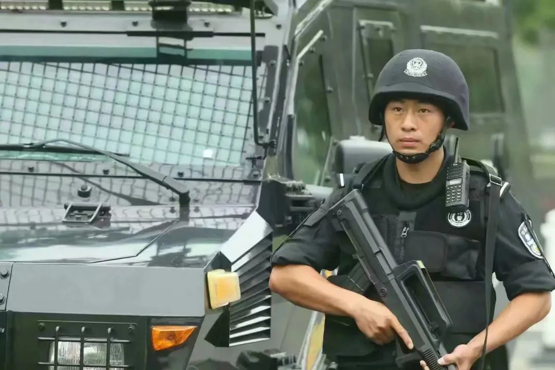 地震亲历者:从死里逃生到特警尖兵