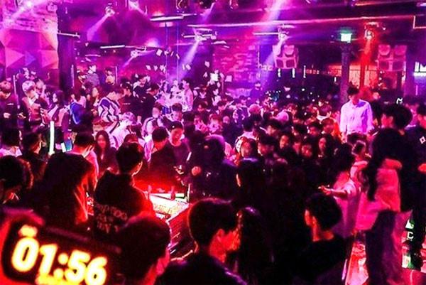 一晚辗转3家夜店和2家酒吧,他确诊后关联5500多人
