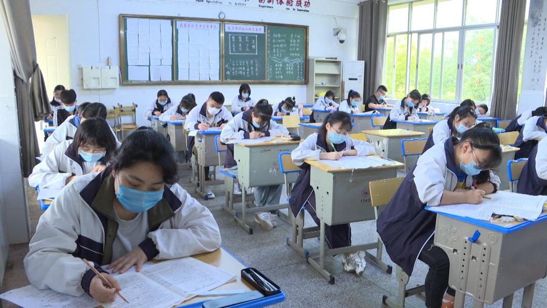 原创 兴山县融媒体中心 和美兴山  经过漫长的