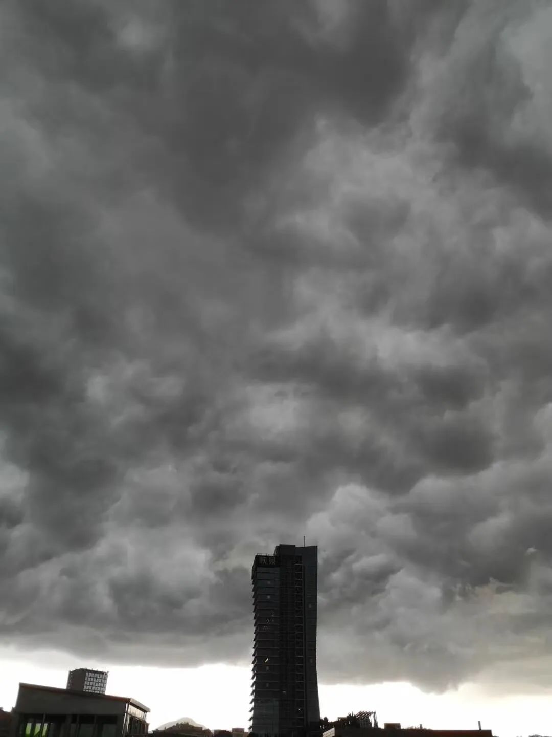 雷雨短时大风正在路上刚刚中山气象台发布提醒