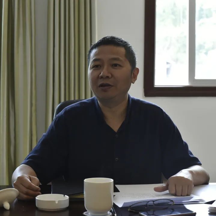 熊伟  
