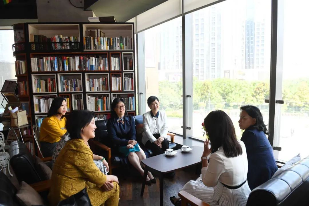 两会昆明市政协熊瑞丽主席调研民族刺绣产业关注女性复工复产