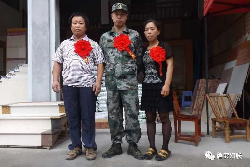 这是一个平凡的三口之家,儿子孔勇洋积极响应国家号召成了一名光荣的
