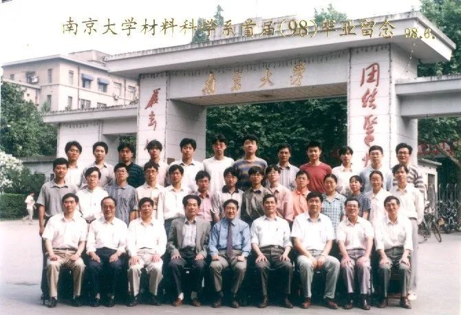 70年代—化学化工学院77届分析专业毕业留念上图:60年代—化学