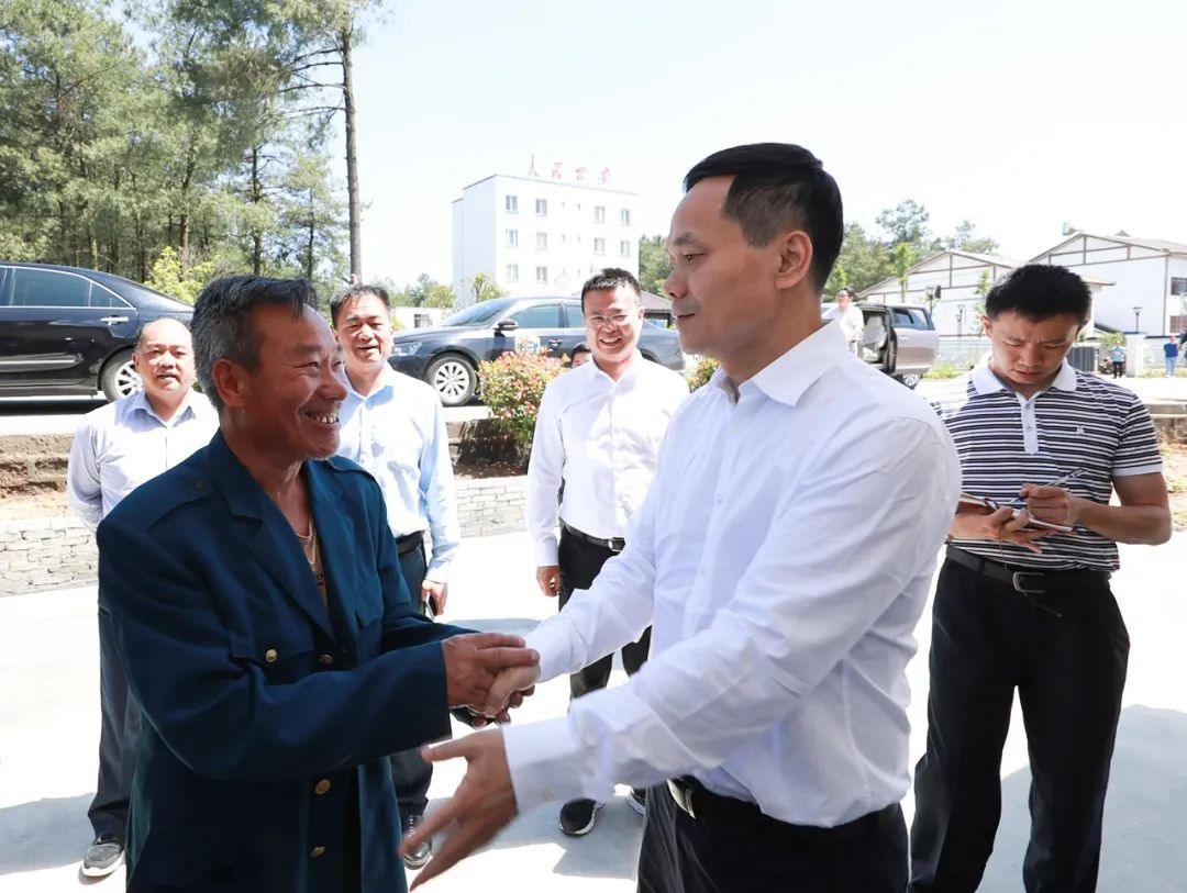 在赫章县平山镇中寨社区朱祖明家走访