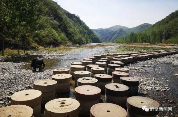 淇河小赵峪村段的河岸步道△淇河桑园村段吸引众多