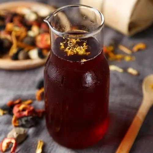 酸梅汤能除热送凉,安心止痛,甚至可以治咳嗽,霍乱,痢疾.