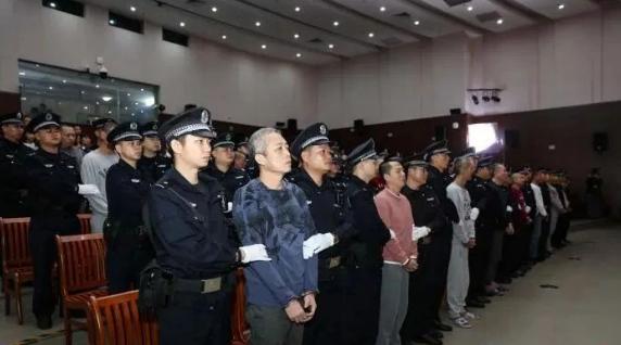 此次通报的海南昌江黄鸿发案是海南建省以来破获的最大涉黑案,目前,全