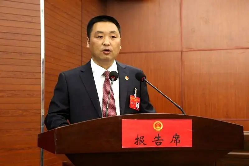 大会主席团执行主席管庆良,张江华,王世利,陈祖发,王天镜,胡祥碧,林江