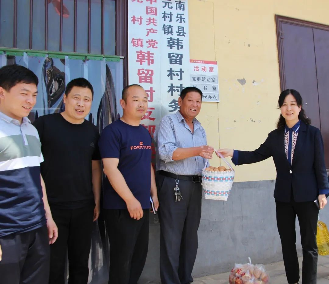 暖心!南乐县法院代院长李凌燕到村慰问驻村帮扶队员