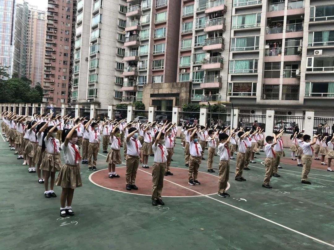 东风东路小学升旗仪式.