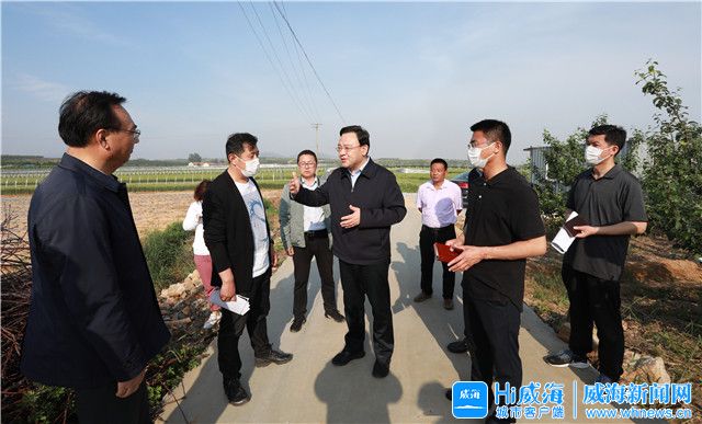 闫剑波到文登乳山走访贫困村